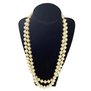 🛍️ Vintage Double Strand Cream Bead Necklace